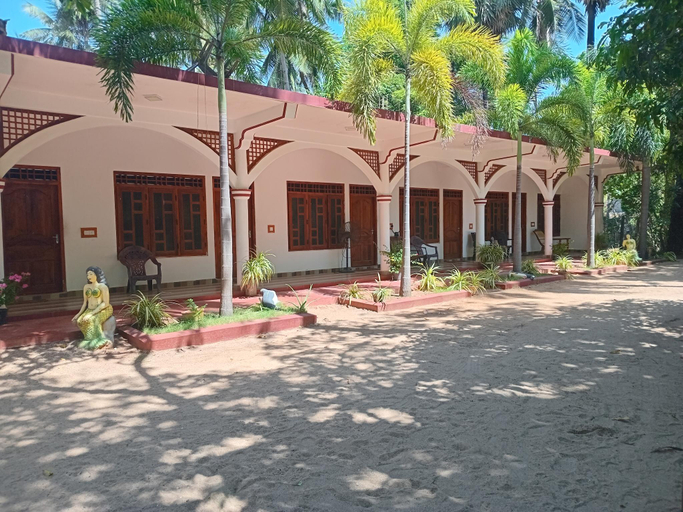 Exterior & Views 1, French garden Eagle Wings Inn, Trincomalee Town and Gravets