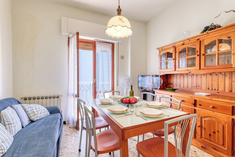 Dining Room 1, Bluemind Apartment 500 mt from sea, Savona
