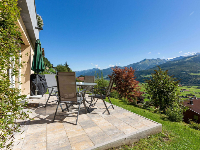 Balcony 2, Apartment in Kaprun Near Ski Slopes, Zell am See