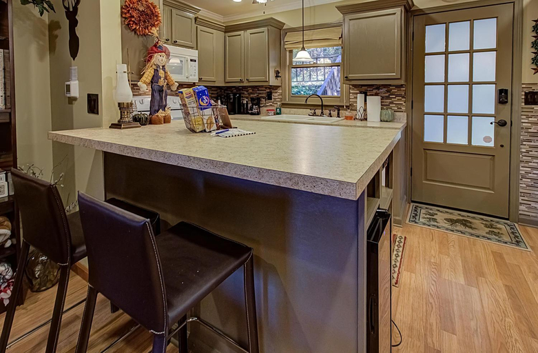 Food & Drinks, Deerly Loved #2846, Sevier
