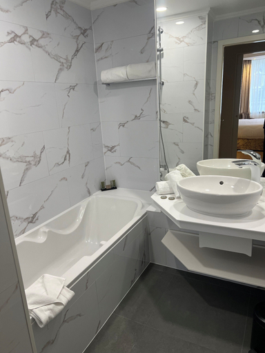 Bathroom 5, Maison Lutetia R, Bas-Rhin