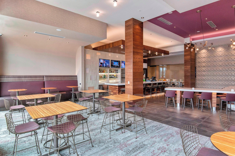 Food & Drinks 5, Courtyard by Marriott Raleigh Cary/Parkside Town Commons, Wake