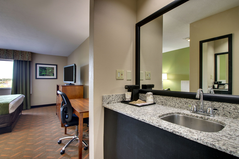 Bathroom 5, Greenfield Inn and Suites Elizabethtown, KY I65 Exit 94, Hardin