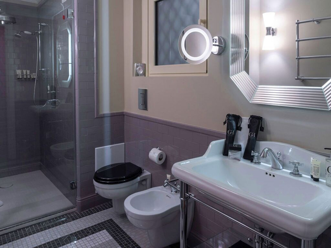 Bathroom 4, Il Campo Marzio, Rome