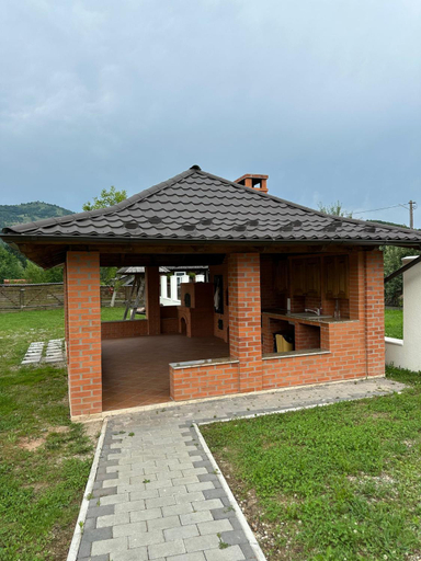 Others 5, Casa Dacului, Petrova