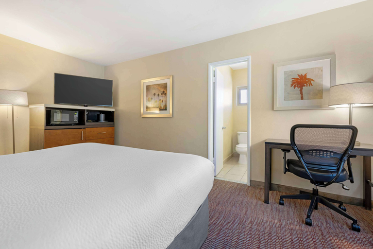 Bedroom 4, Best Western Royal Palace Inn & Suites, Los Angeles