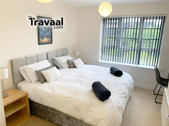 Bedroom 2, Travaal - 2 Bedroom - Duplex Apartment's, Hampshire