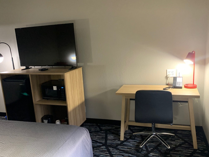 Bedroom 4, Super 8 by Wyndham Kirksville, Adair