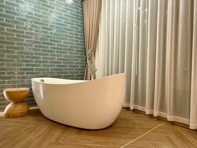 Bathroom 4, Baan Tah On The Sea, Sattahip
