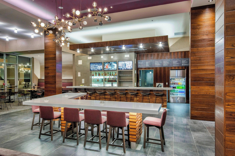Food & Drinks 5, Courtyard by Marriott Raleigh Cary/Parkside Town Commons, Wake
