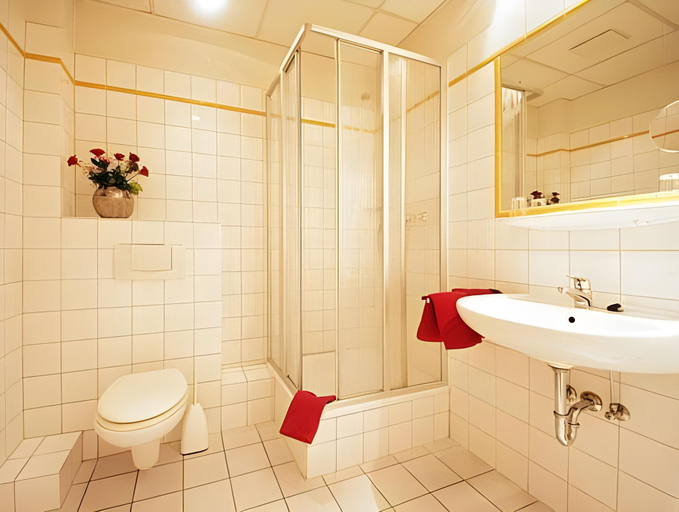 Bathroom 12