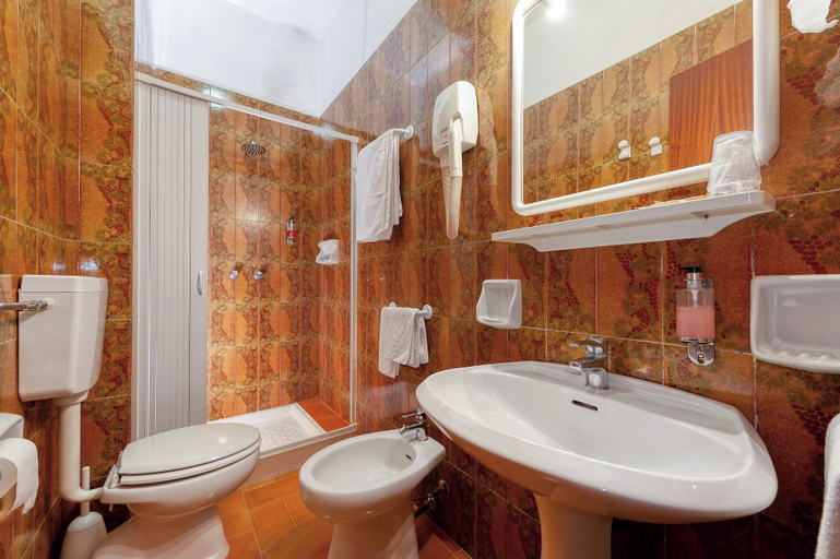 Bathroom 5, Barsotti Hotel, Brindisi