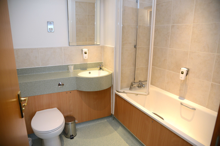 Bathroom 3, Crewe & Harpur, Derby by Marston's Inns, Derbyshire