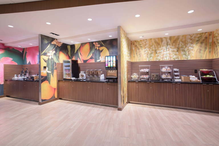 Food & Drinks 5, Fairfield Inn & Suites by Marriott Burlington, Kit Carson