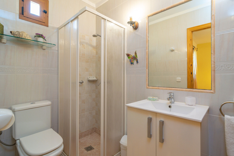 Room 2, Ca Sa Nina in Inca With 3 Bedrooms and 4 Bathrooms, Baleares