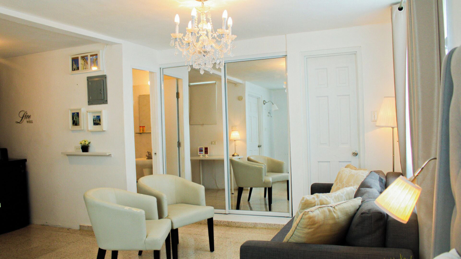 Others 4, Chandelier 202