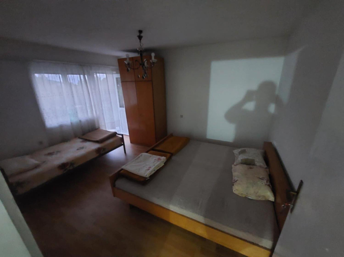 Others 2, Hostel Kuzmanovski