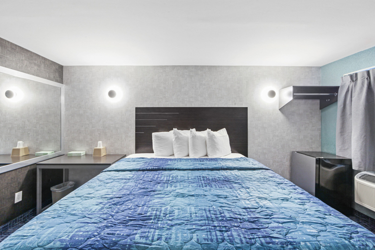 Bedroom 2, Hotel OPUS Bronx, New York