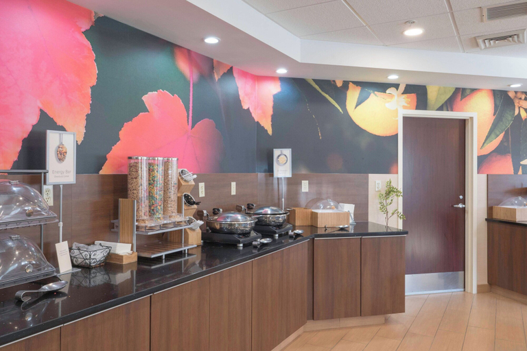Food & Drinks 4, Fairfield Inn & Suites by Marriott Cleveland Streetsboro, Portage