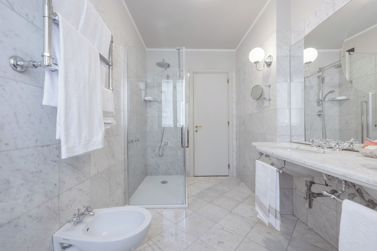Bathroom 26