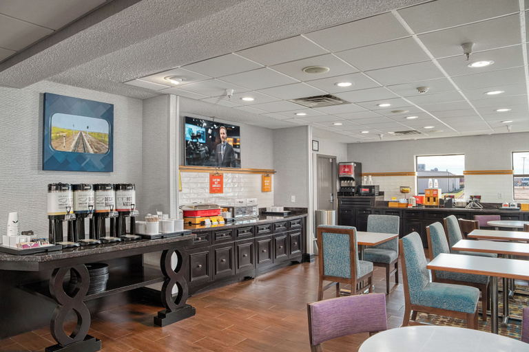 Food & Drinks 5, Hampton Inn Elkhart IN, Elkhart