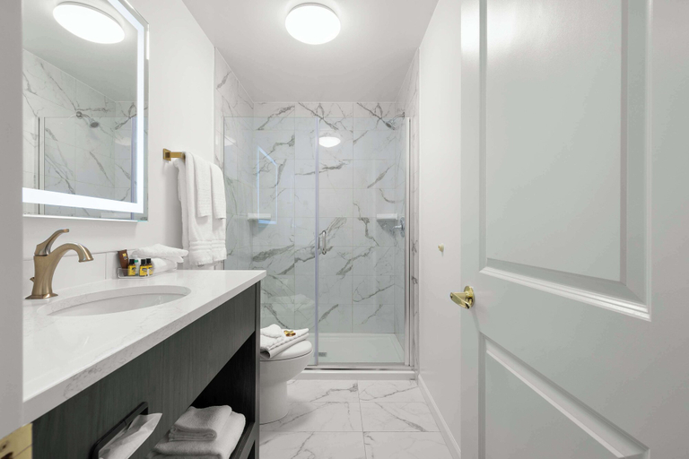 Bathroom 5, Crown Columbia Hotel, BW Premier Collection, Kootenay Boundary