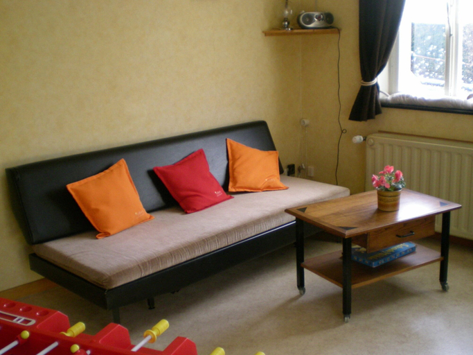 Others 5, Spacious Holiday Home With Large Garden, Liège