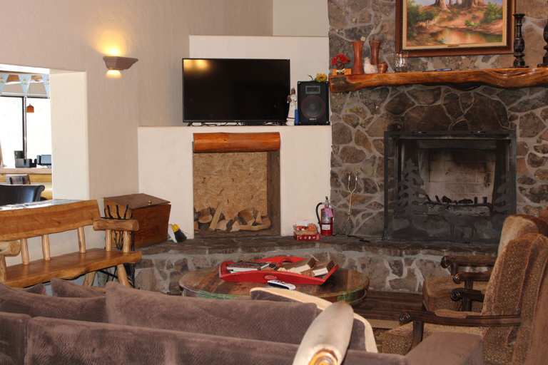Public Area, Edelweiss Resort and Restaurant, Apache