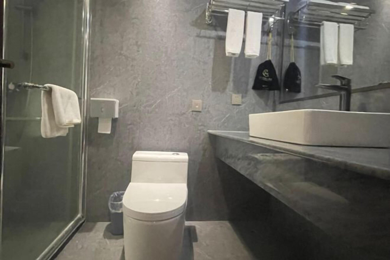 Bathroom 2, Yunding International Hotel, Liuzhou