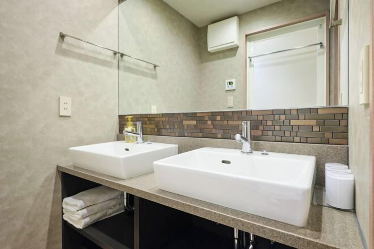 Bathroom 13