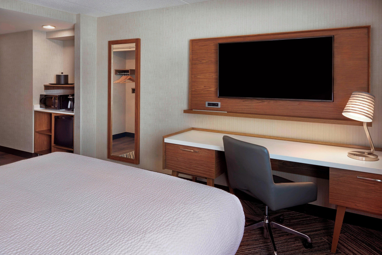 Bedroom 4, Four Points by Sheraton Hamilton - Stoney Creek, Hamilton