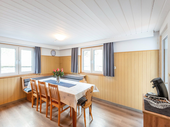 Dining 4, Apartment in Sankt Gallenkirch Near Ski Lift, Bludenz