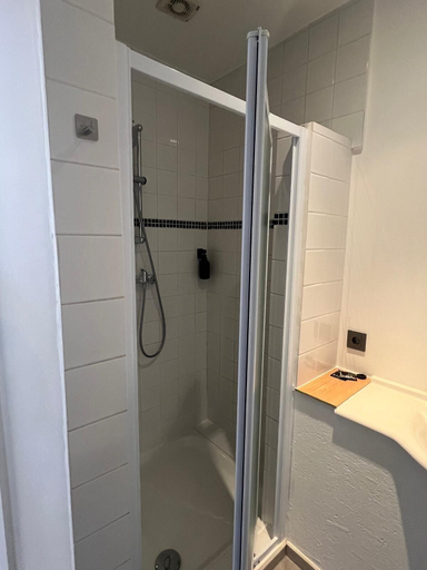 Bathroom 4, European District Studios, Bruxelles
