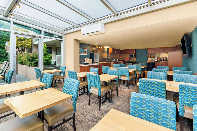 Food & Drinks 5, Best Western Plus Inner Harbour, Capital