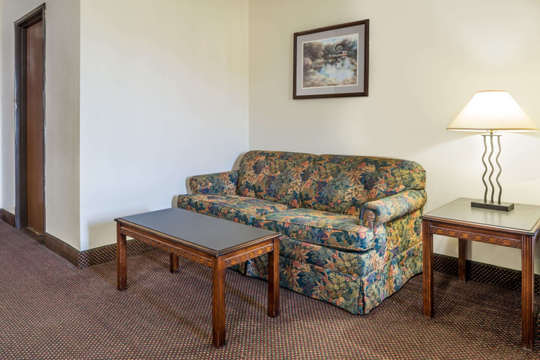 Others 5, Days Inn by Wyndham Pontoon Beach, Madison