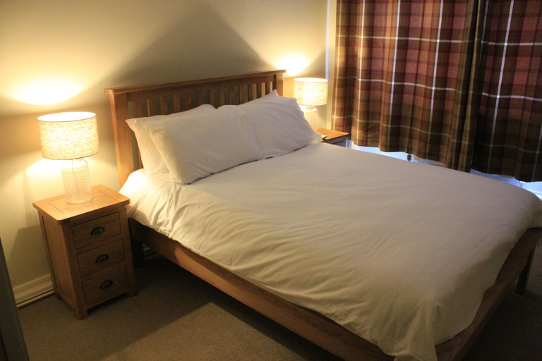 Bedroom 2, Royal Oak Hotel, North Yorkshire