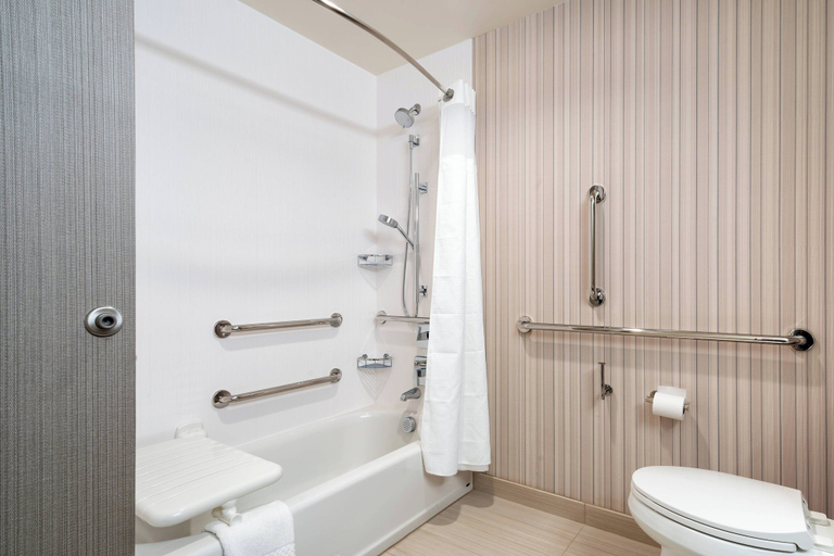 Bathroom 5, Courtyard by Marriott Charleston-North Charleston, Charleston