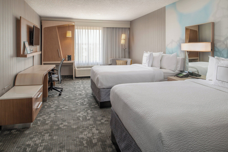 Bedroom 2, Courtyard by Marriott Portland Airport, Multnomah