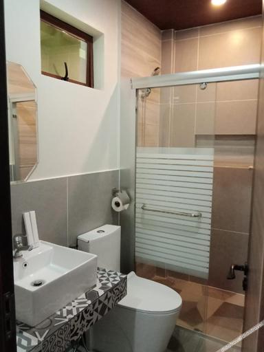 Bathroom 4, Bugnaw Si-e Beach Resort, Anda