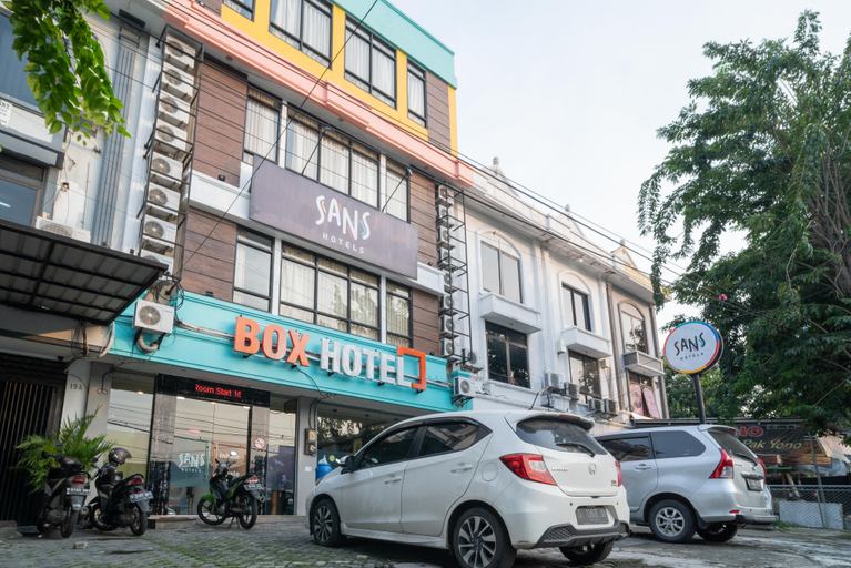 Sans Hotel Kupang Indah Surabaya by RedDoorz, Surabaya