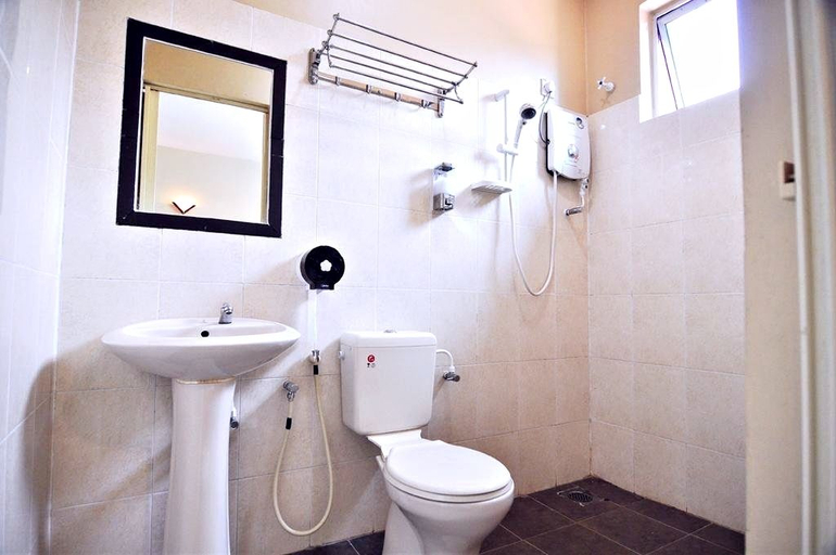 Bathroom 4, Potato Hotel, Larut and Matang