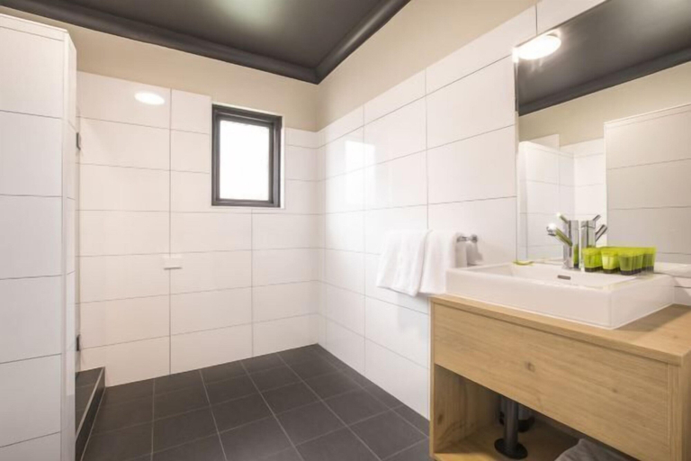 Bathroom 11