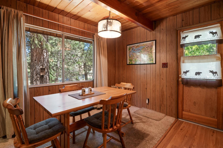 Others 5, Alpine Haus - Great location only couple minutes away Bear Mountain Ski Resort, San Bernardino
