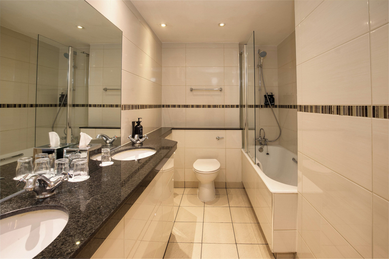 Bathroom 4, Tavistock Hotel, London