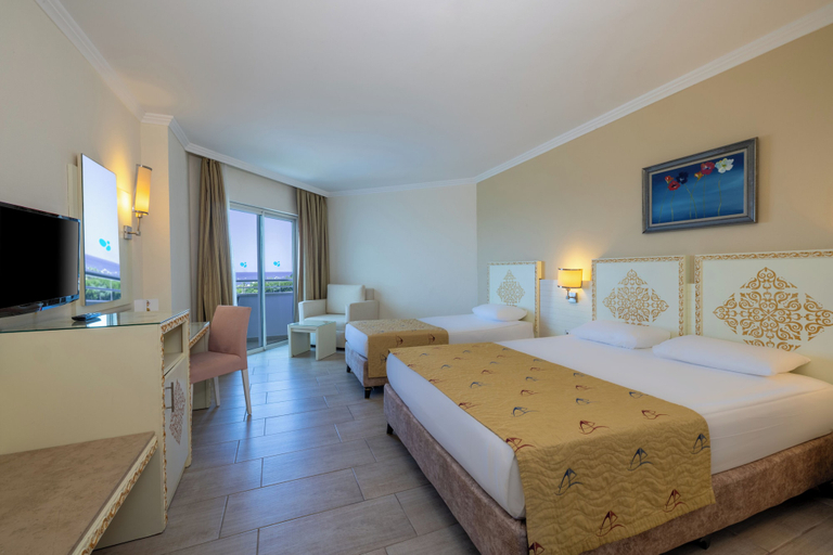 Bedroom 3, Crystal Admiral Aqua Collection, Manavgat