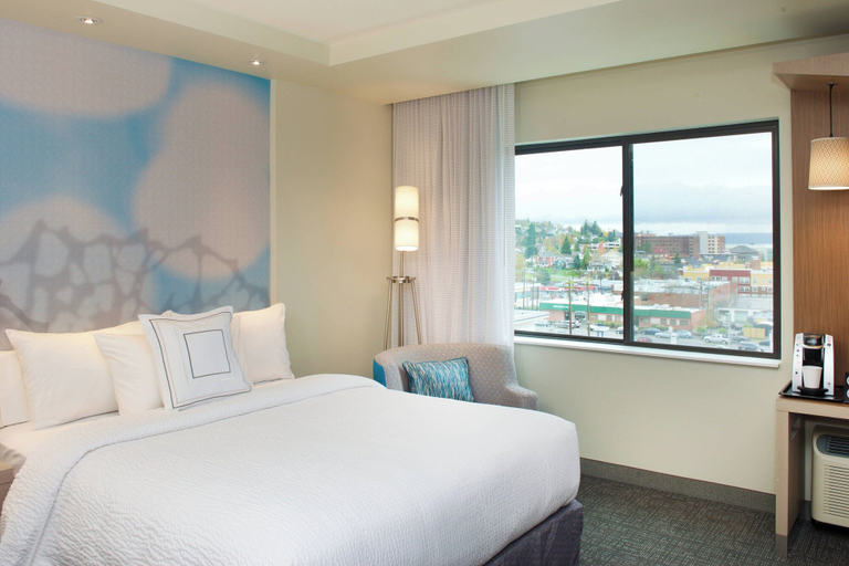 Bedroom 2, Courtyard by Marriott Seattle Everett Downtown, Snohomish