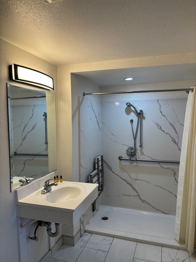 Bathroom 4, Monterey Fireplace Inn, Monterey