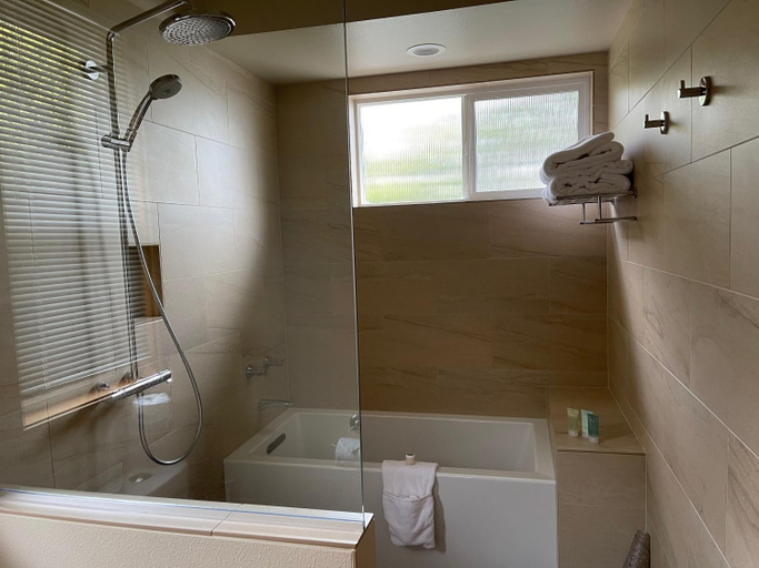 Bathroom 5, BOATYARRD Inn # 9, Island