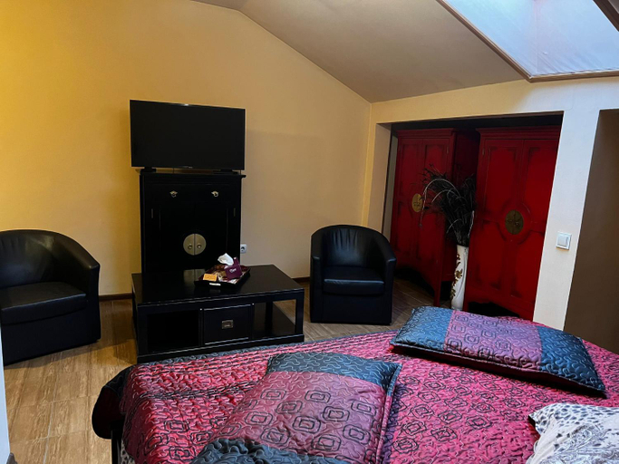Others 2, B&B Castle, Reghin