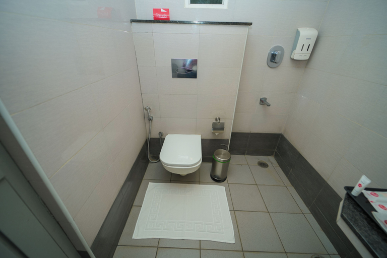 Bathroom 4, Zip by Spree Hotel Mangala International, Coimbatore